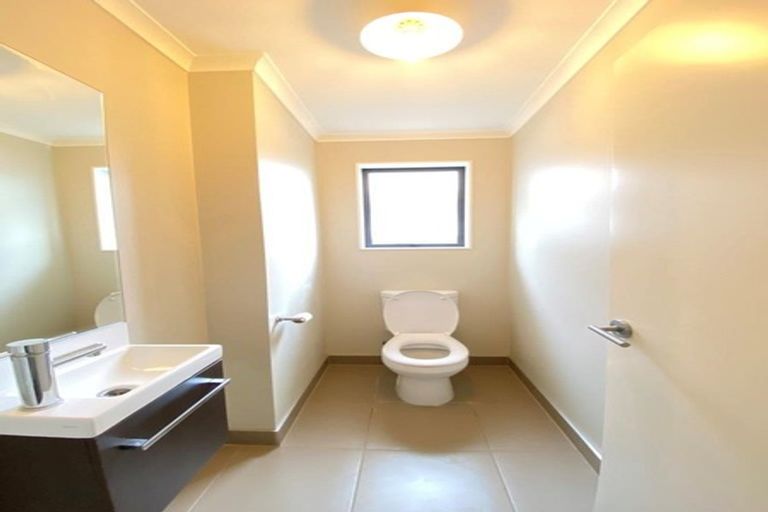 Photo of property in 16 Waiarohia Place, Hobsonville, Auckland, 0616