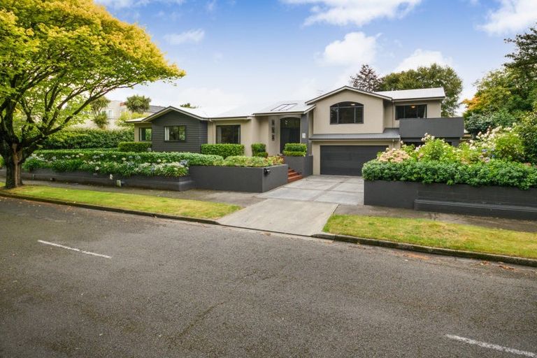 Photo of property in 9 Awatea Terrace, Hokowhitu, Palmerston North, 4410