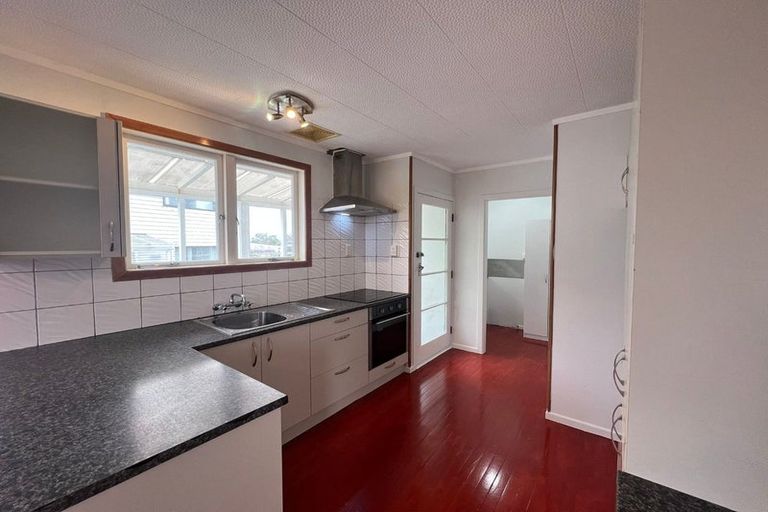 Photo of property in 31 Essex Street, Te Atatu South, Auckland, 0610
