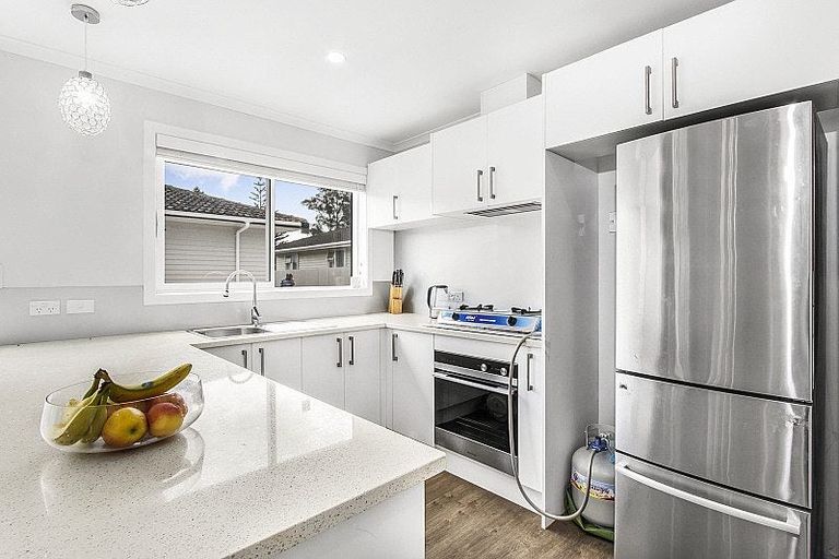 Photo of property in 11 Windrush Close, Mangere, Auckland, 2022