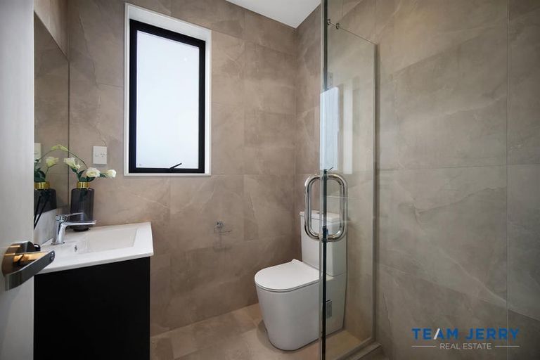 Photo of property in 1 Korowhiti Road, Clarks Beach, 2122