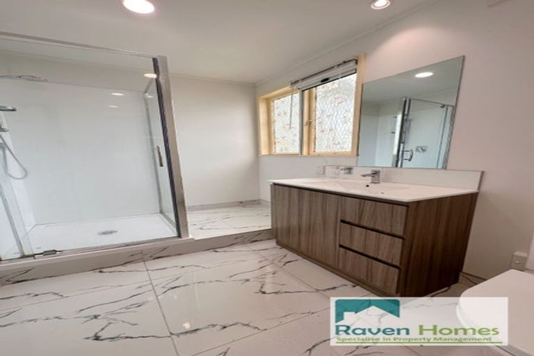 Photo of property in 2/20 Humphrey Kemp Avenue, Henderson, Auckland, 0612