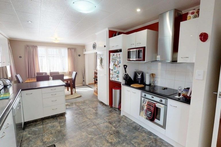 Photo of property in 25 George Street, Levin, 5510