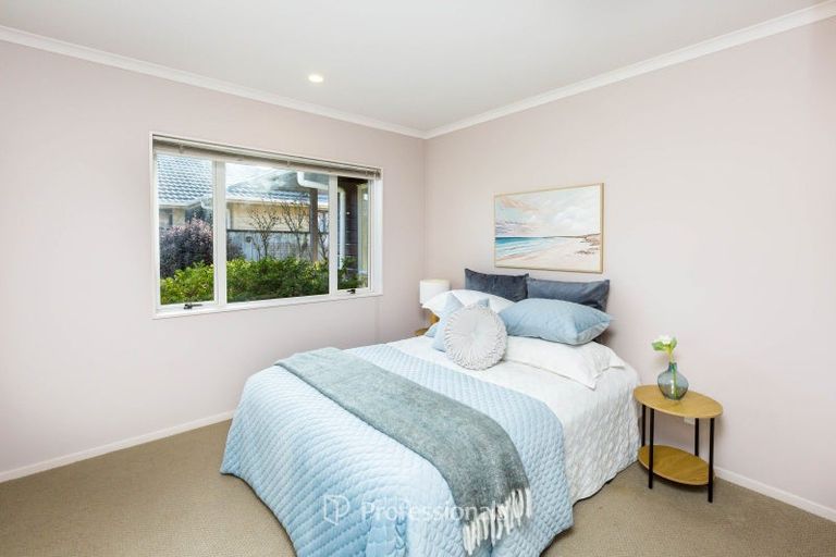 Photo of property in 10 Mcewen Crescent, Riverstone Terraces, Upper Hutt, 5018