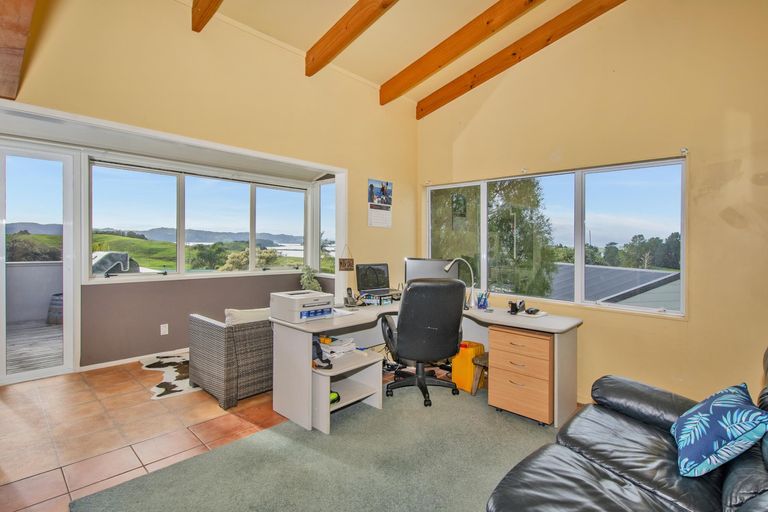 Photo of property in 14 Matakohe Place, Portland, Whangarei, 0178