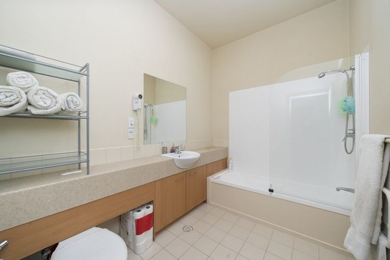 Photo of property in Metro Apartments, 11/220 Thorndon Quay, Pipitea, Wellington, 6011