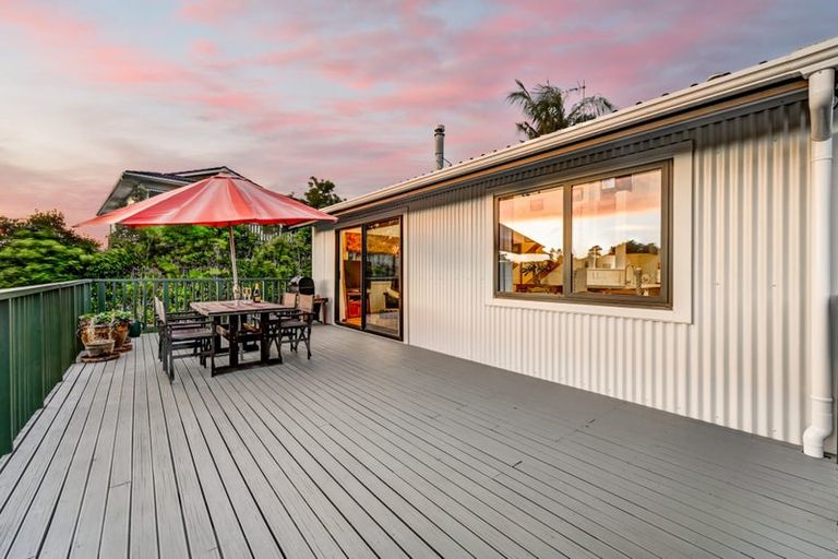 Photo of property in 10 Oliver Twist Avenue, Mellons Bay, Auckland, 2014