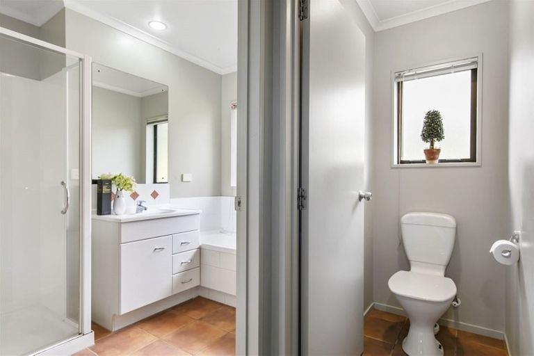 Photo of property in 17 Black Teal Close, Unsworth Heights, Auckland, 0632