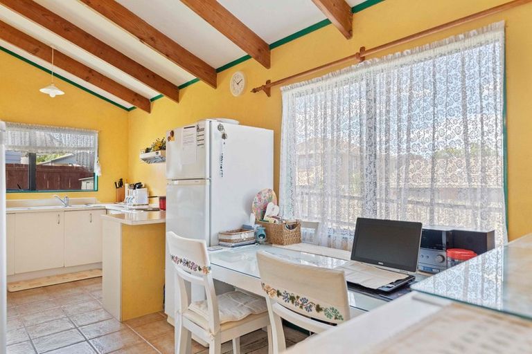 Photo of property in 2/11 Parramatta Place, Botany Downs, Auckland, 2010