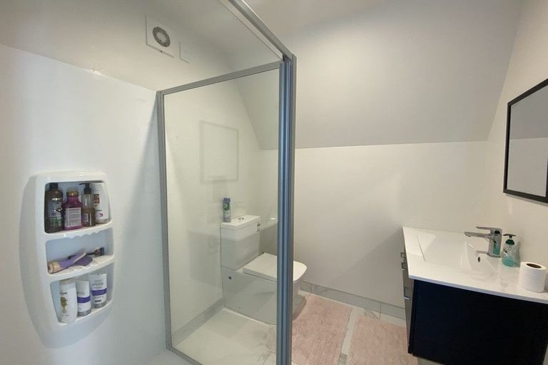 Photo of property in 28 Blundell Place, Chatswood, Auckland, 0626