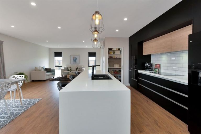 Photo of property in 28 Wakeman Way, Kaiapoi, 7630