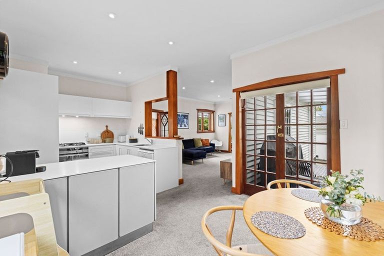 Photo of property in 211 Fifield Terrace, Opawa, Christchurch, 8023