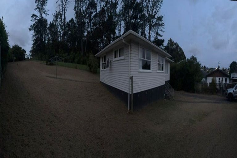 Photo of property in 17 Thornlow Street, Glendene, Auckland, 0602