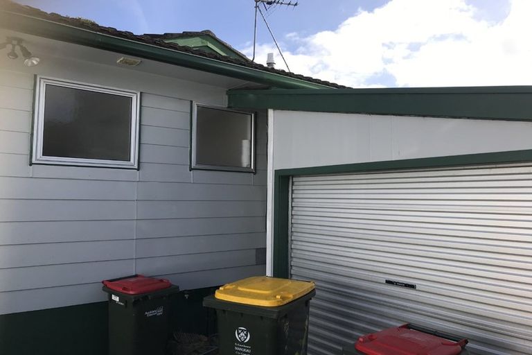Photo of property in 2/29 Becker Drive, Weymouth, Auckland, 2103