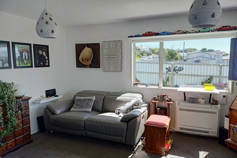 Photo of property in 50 Onslow Street, Bluff, 9814