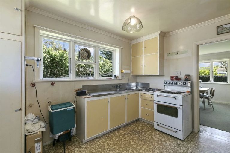 Photo of property in 9 Foster Street, Taita, Lower Hutt, 5011