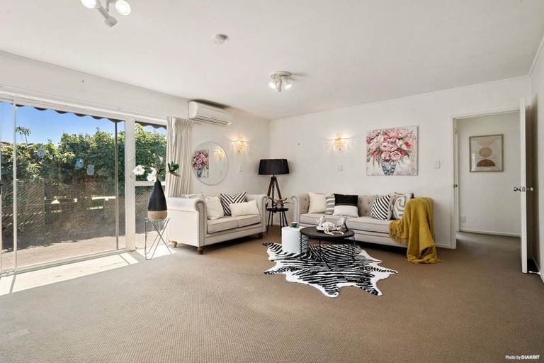 Photo of property in 2/957a Beach Road, Torbay, Auckland, 0630