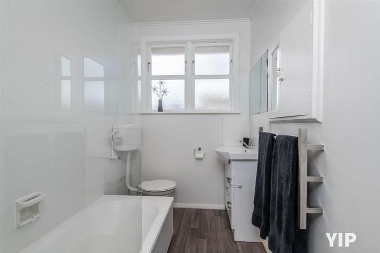 Photo of property in 32 Bracken Road, Paparangi, Wellington, 6037