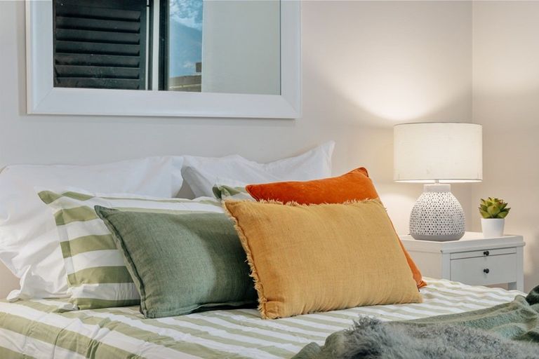 Photo of property in 8 Kokako Lane, Jacks Point, Queenstown, 9371