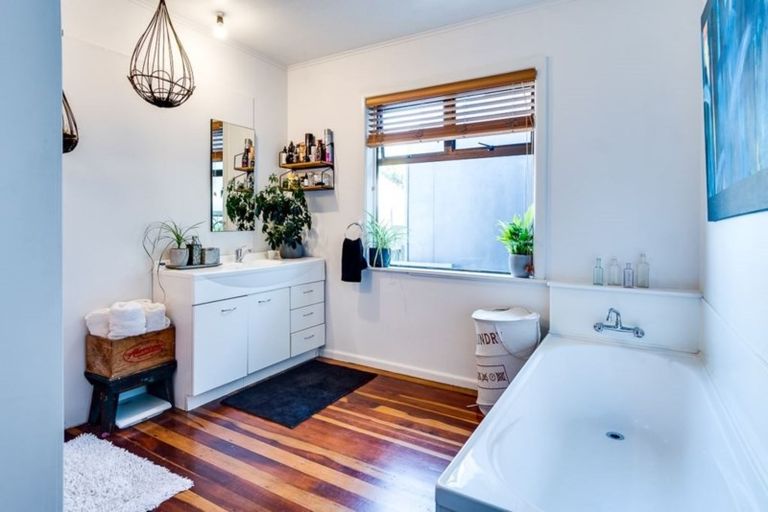 Photo of property in 2 Henderson Crescent, Onekawa, Napier, 4110