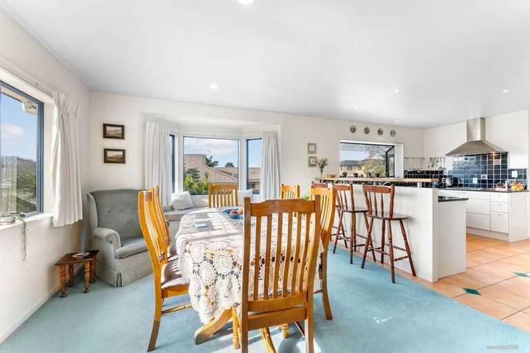 Photo of property in 16 Sunny Crescent, Huapai, Kumeu, 0810