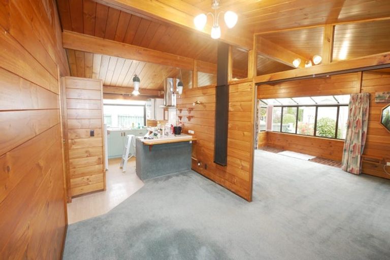 Photo of property in 8 Roband Crescent, Brown Owl, Upper Hutt, 5018