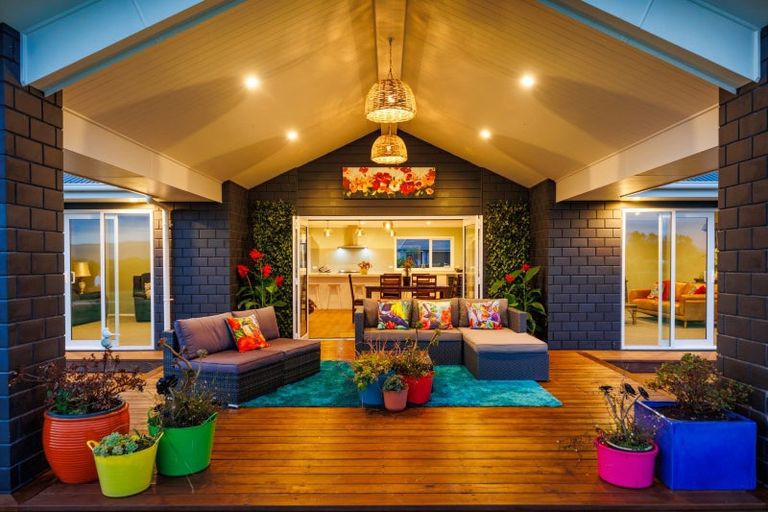 Photo of property in 21 Loveston Lane, Kelvin Grove, Palmerston North, 4470