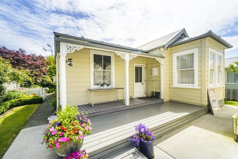 Photo of property in 89 Bridge Street, Bulls, 4818