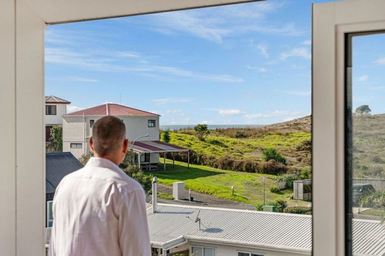 Photo of property in 1335d Papamoa Beach Road, Papamoa Beach, 3118