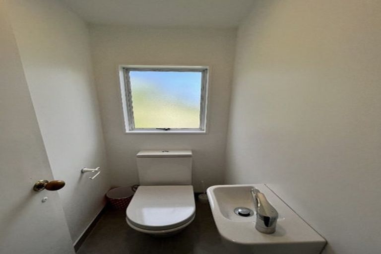 Photo of property in 1/22 Fernlea Rise, Bayview, Auckland, 0629