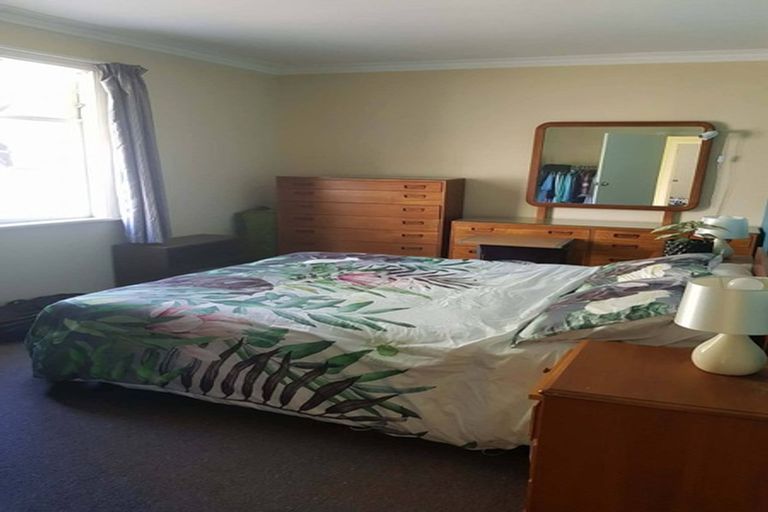 Photo of property in 15 Lyndfield Lane, Newlands, Wellington, 6037