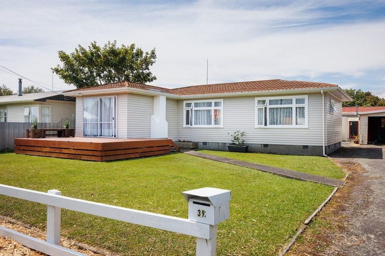 Photo of property in 39 Alexandra Street, Marton, 4710