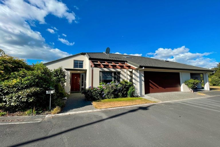 Photo of property in 42 Lakeridge Close, Rangatira Park, Taupo, 3330