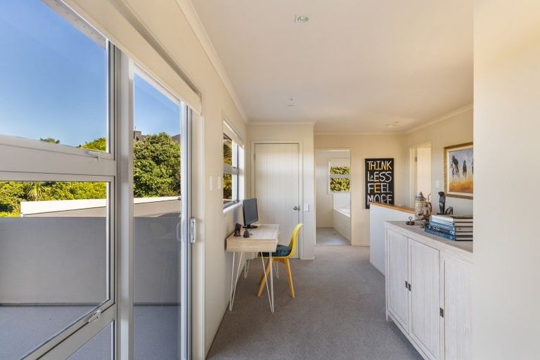 Photo of property in 33 Veale Road, Frankleigh Park, New Plymouth, 4371