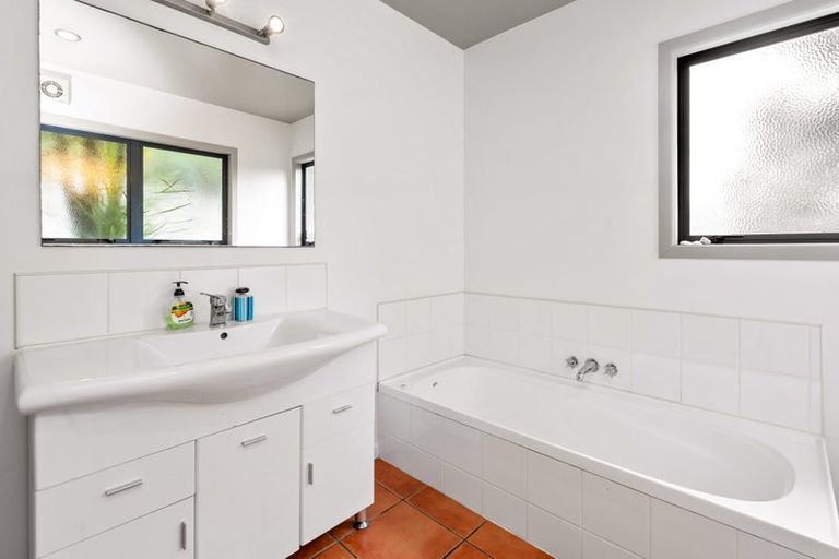 Photo of property in 168 Rockell Road, Whananaki, Hikurangi, 0181