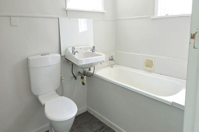 Photo of property in 45 Avenue Road, Foxton, 4814