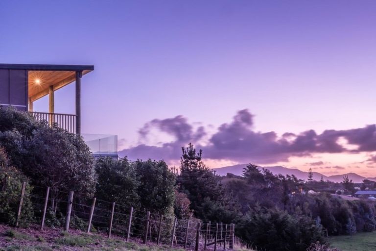 Photo of property in 194 Peka Peka Road, Peka Peka, Waikanae, 5391