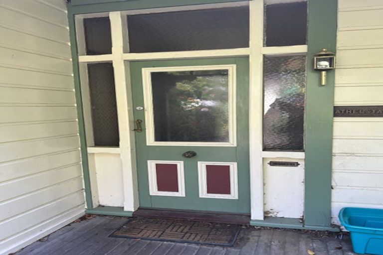 Photo of property in 135 Kelburn Parade, Kelburn, Wellington, 6012