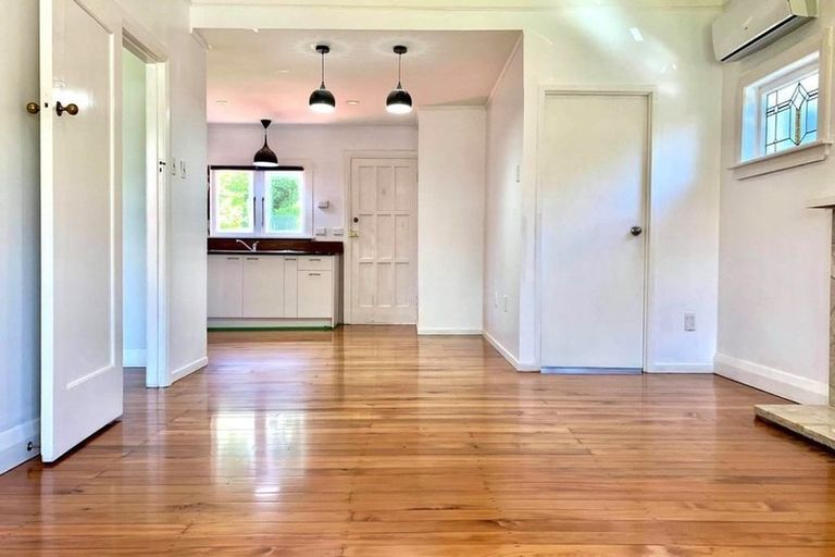 Photo of property in 27 Atkin Avenue, Mission Bay, Auckland, 1071