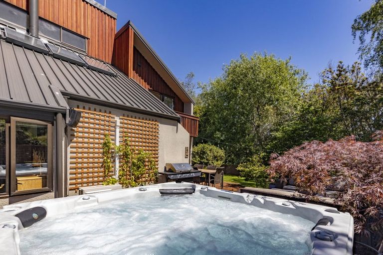 Photo of property in 2 Holmcroft Court, Cracroft, Christchurch, 8022