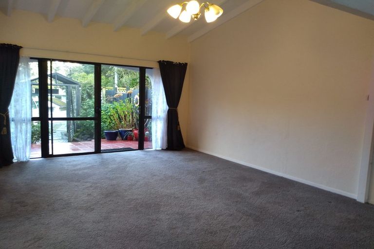 Photo of property in 2/92a Blue Mountains Road, Pinehaven, Upper Hutt, 5019