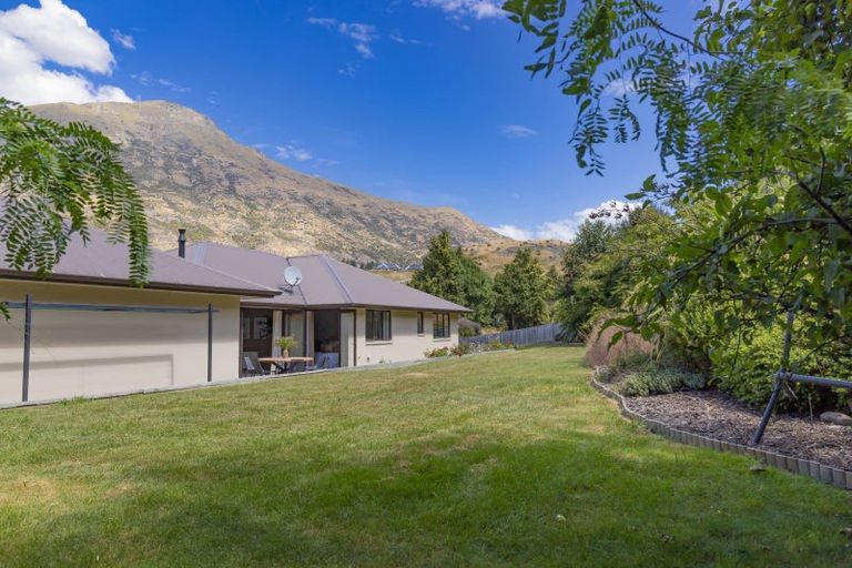 Photo of property in 28 Quill Street, Lake Hayes, Queenstown, 9304