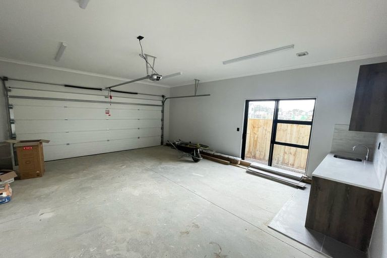 Photo of property in 31 Cara Avenue, Kumeu, 0810