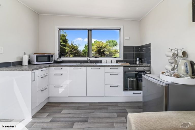 Photo of property in 26 Willow Avenue, Hannahs Bay, Rotorua, 3010