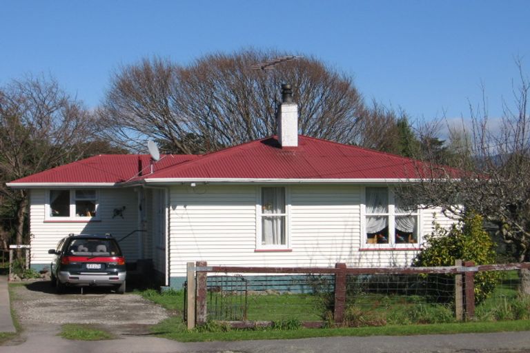 Photo of property in 6 Fox Street, Featherston, 5710