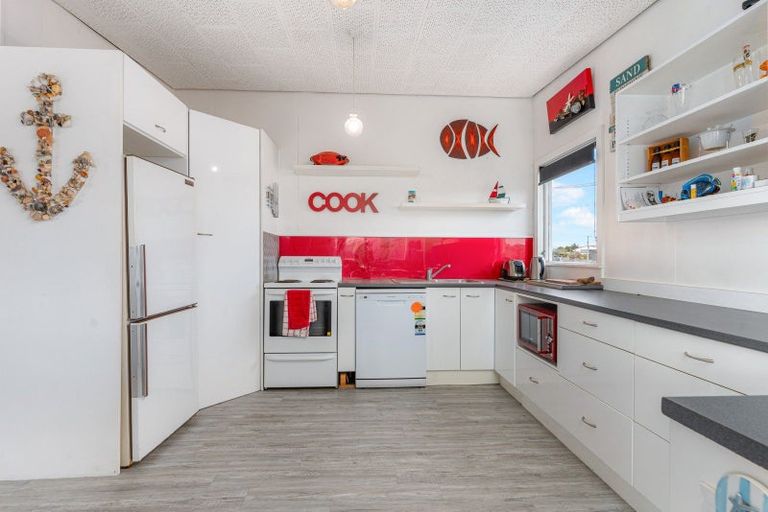 Photo of property in 2a Andresen Street, Foxton Beach, Foxton, 4815