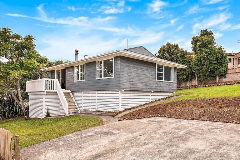 Photo of property in 3 Sumich Place, West Harbour, Auckland, 0618