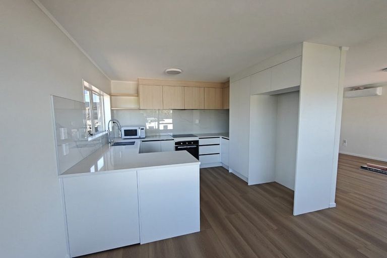 Photo of property in 20 Jumento Place, Unsworth Heights, Auckland, 0632