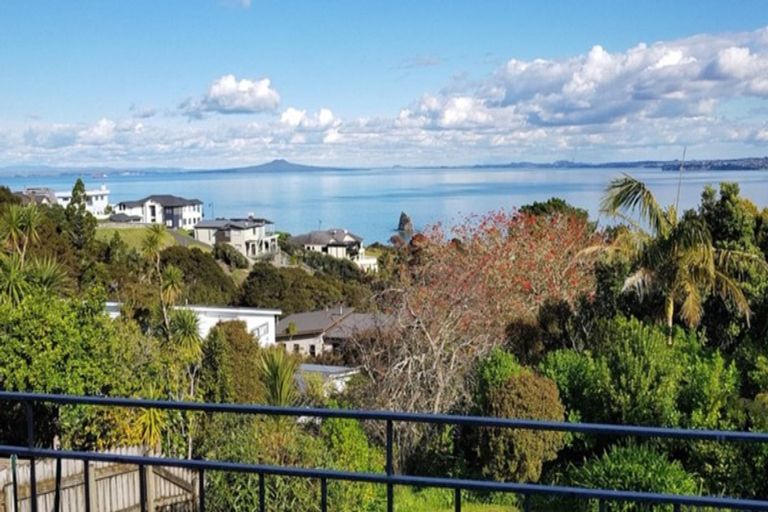 Photo of property in 99 Roberts Road, Matakatia, Whangaparaoa, 0930