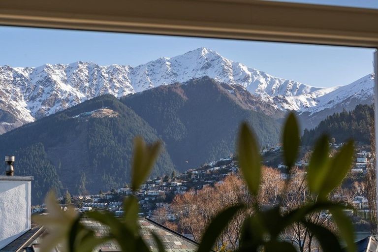 Photo of property in 37a Bay View Road, Kelvin Heights, Queenstown, 9300